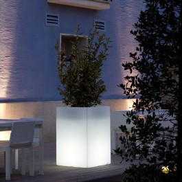 jardinière-lumineuse-cubo-alto-vondom-jardinchic3