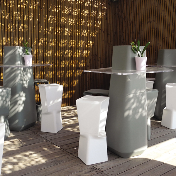 Ensemble Mange-debout Garden Party 1 table haute & 4 tabourets Kenny Qui est Paul? JardinChic Ensemble Mange-debout Garden Party 1 table haute & 4 tabourets Kenny Qui est Paul? JardinChic