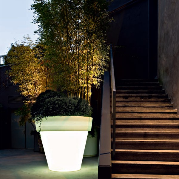 Pot Lumineux Vas One Light Neutre AEscalier Serralunge JardinChic Pot Lumineux Vas One Light Neutre AEscalier Serralunge JardinChic