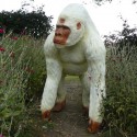 Statua Gorilla In Piedi Bianco Laccato